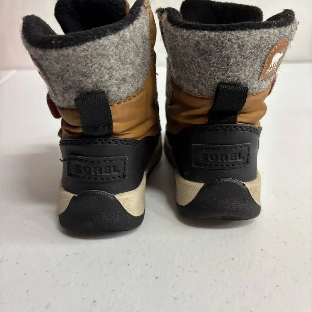 Sorel Whitney II Strap waterproof boots in a tan/brown color Child Size 6